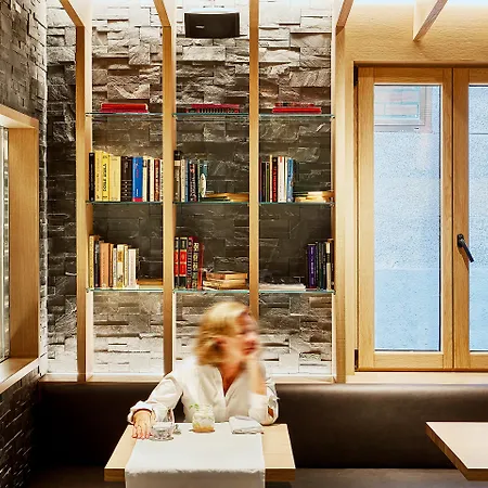 De L'isard Hotel