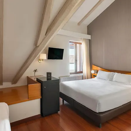 De L'isard Hotel 3*