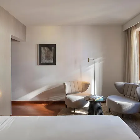 Hotel De L'isard