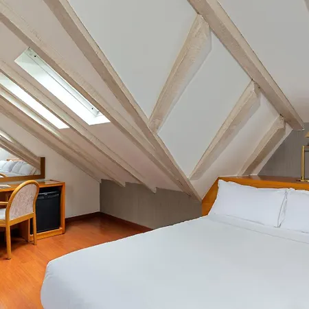 Hotel De L'isard
